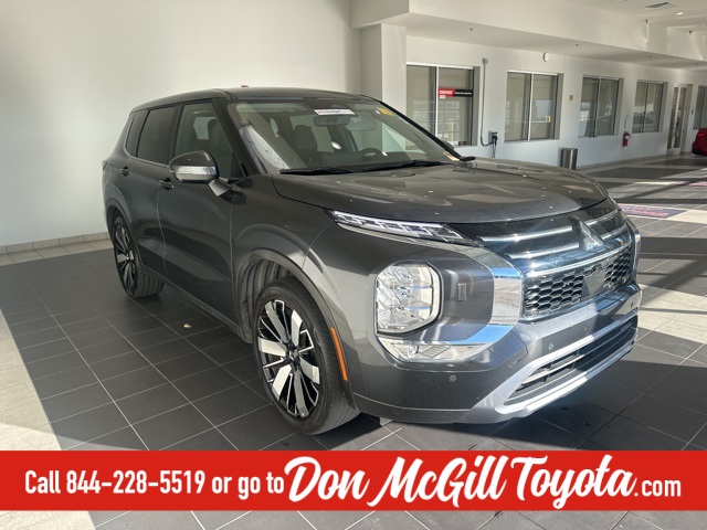 2025 Mitsubishi Outlander SE White at Baytown Hyundai