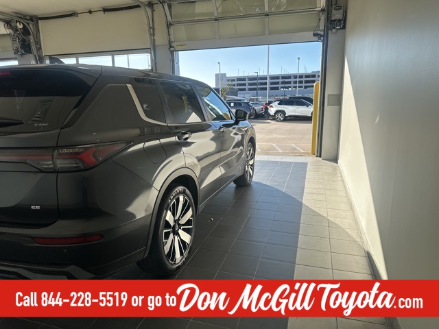 2025 Mitsubishi Outlander SE White at Baytown Hyundai