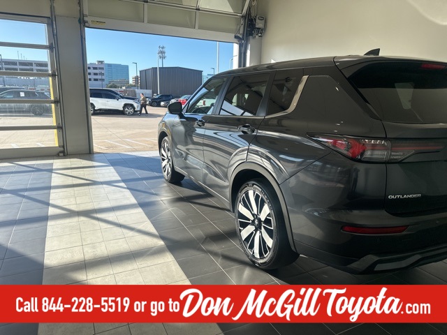 2025 Mitsubishi Outlander SE White at Baytown Hyundai