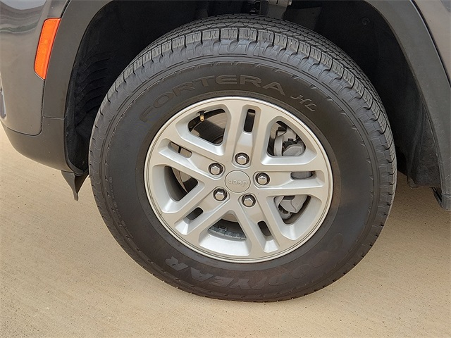 Used Car 2024 Jeep Grand Cherokee  Laredo For Sale Under $30,000 In Plainview, Texas