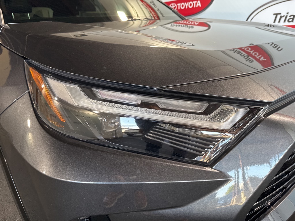 Thumbnail: 2022 Toyota RAV4 - 11