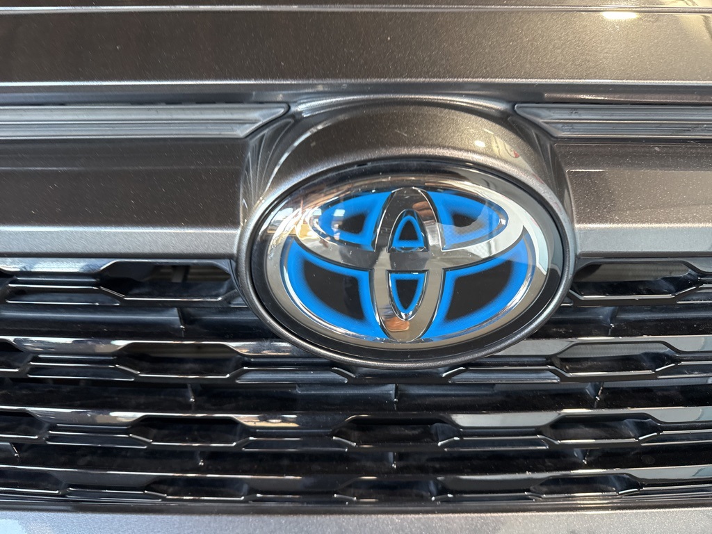 Thumbnail: 2022 Toyota RAV4 - 15