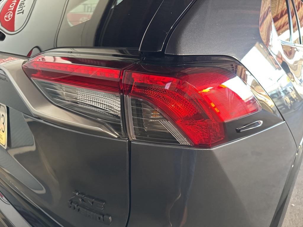 Thumbnail: 2022 Toyota RAV4 - 18