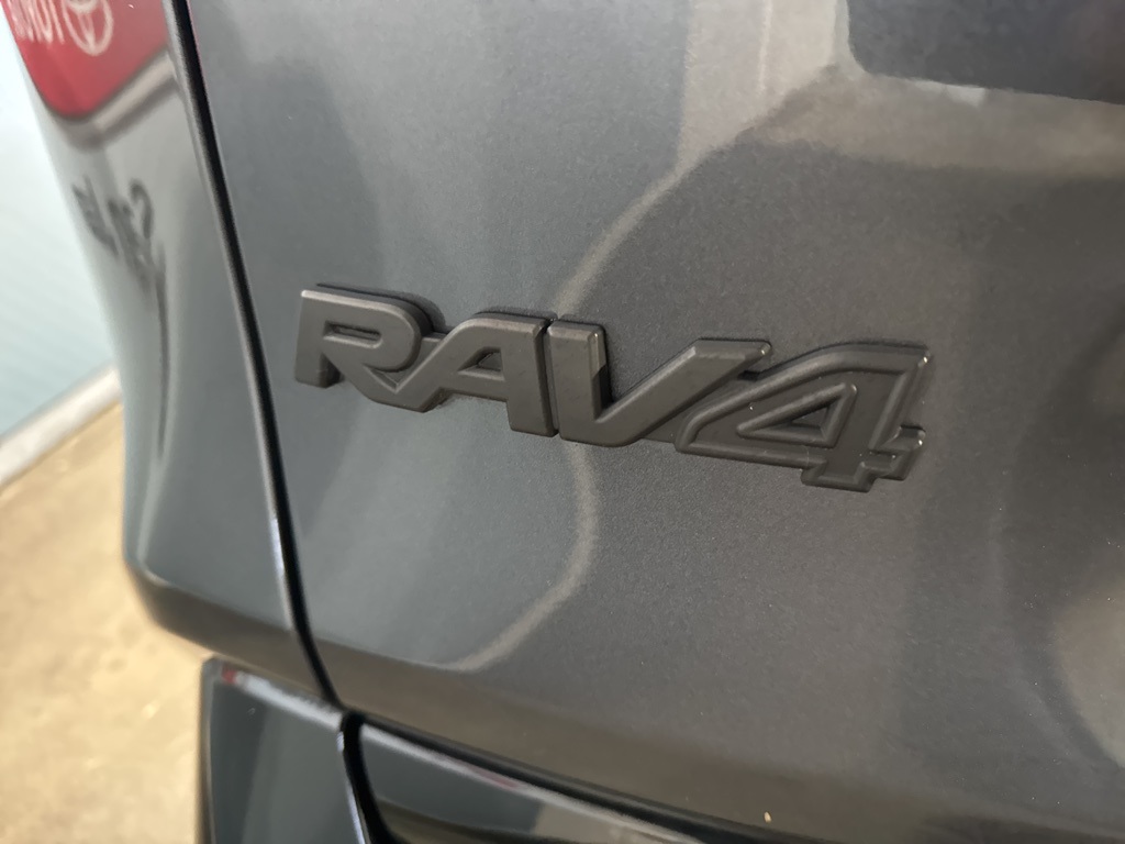 Thumbnail: 2022 Toyota RAV4 - 24