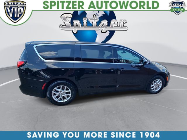 Diamond Black Crystal PC 2025 Chrysler Pacifica Minivan Front-Wheel Drive 9-Speed Automatic