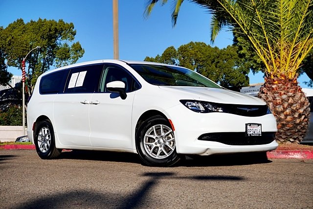 2022 Chrysler Voyager LX