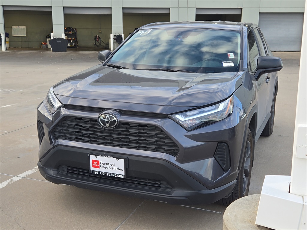 2025 Toyota RAV4 LE FWD