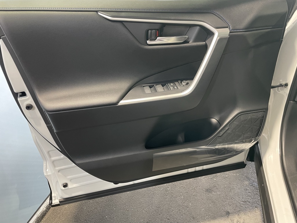 Thumbnail: 2025 Toyota RAV4 - 31