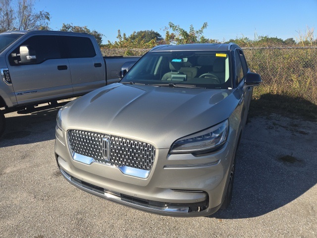 2023 Lincoln Aviator Base's photo