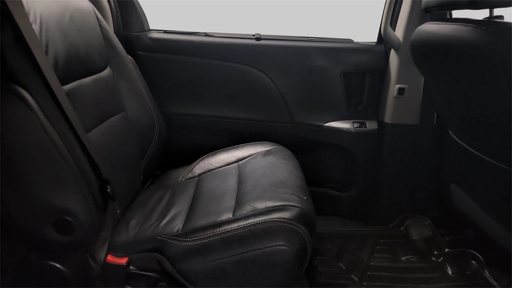 2018 Toyota Sienna SE Blue at Emmons Autoplex