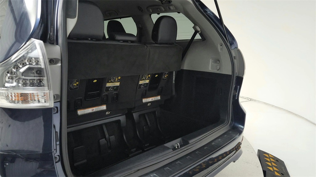 2018 Toyota Sienna SE Blue at Emmons Autoplex