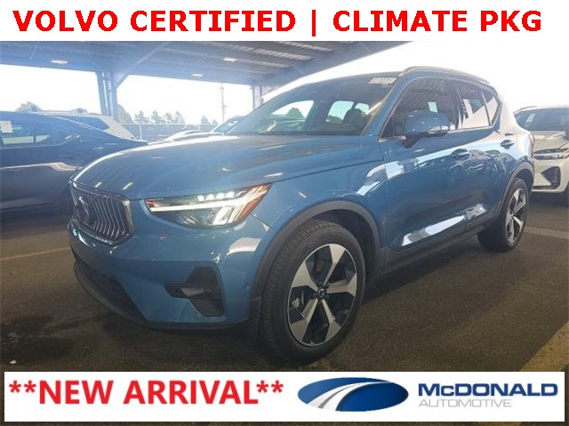 2025 Volvo XC40 B5 Plus Bright Theme AWD