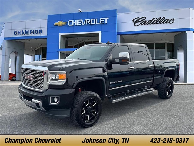 2015 GMC Sierra 2500HD Denali Crew Cab SB 4WD