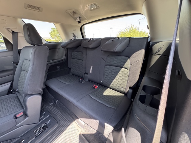 2025 Nissan Pathfinder SV photo 2