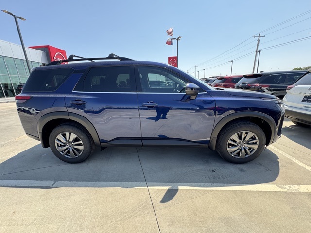 2025 Nissan Pathfinder SV photo 5