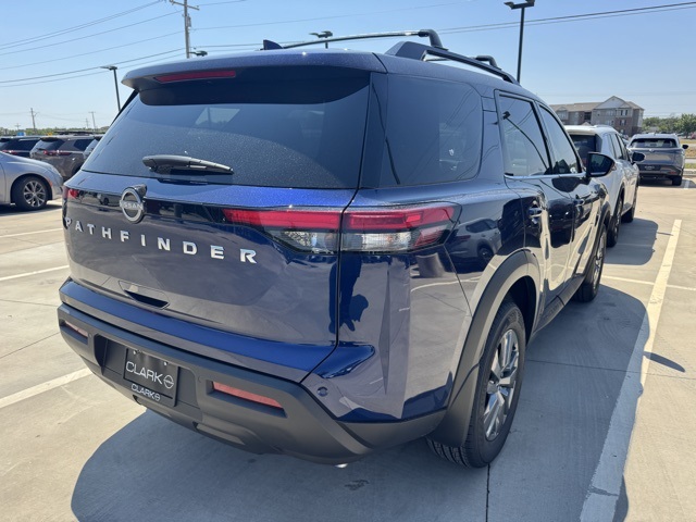 2025 Nissan Pathfinder SV photo 6