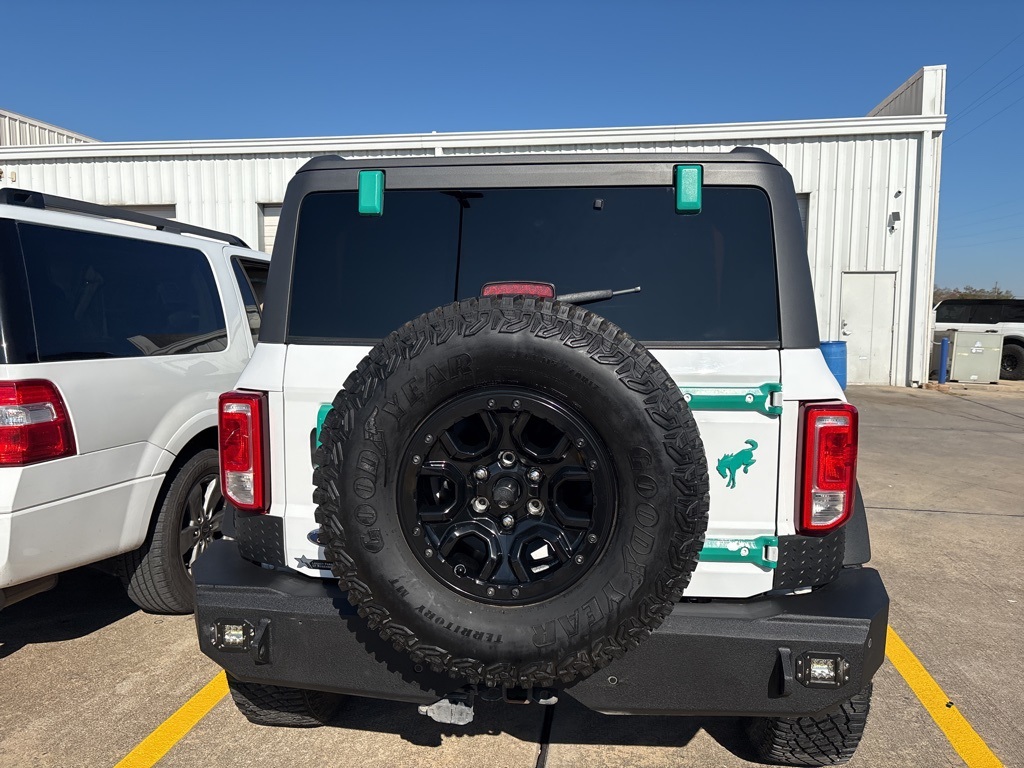 2022 Ford Bronco Black Diamond White at Traditions Chevrolet