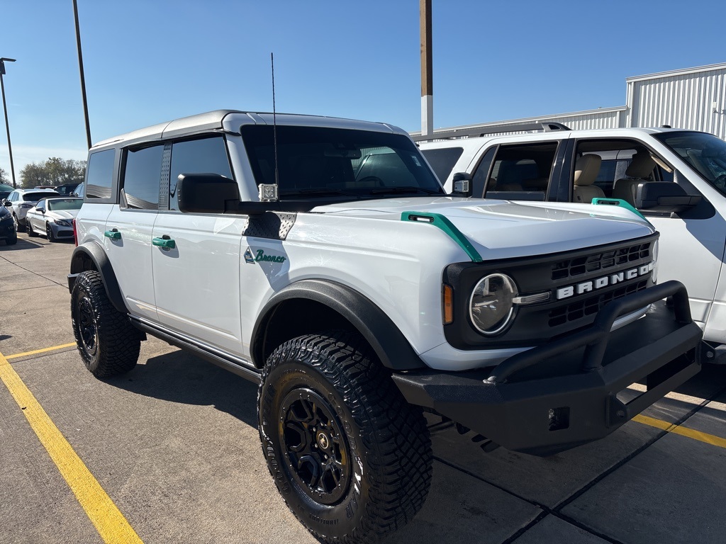 2022 Ford Bronco Black Diamond White at Traditions Chevrolet