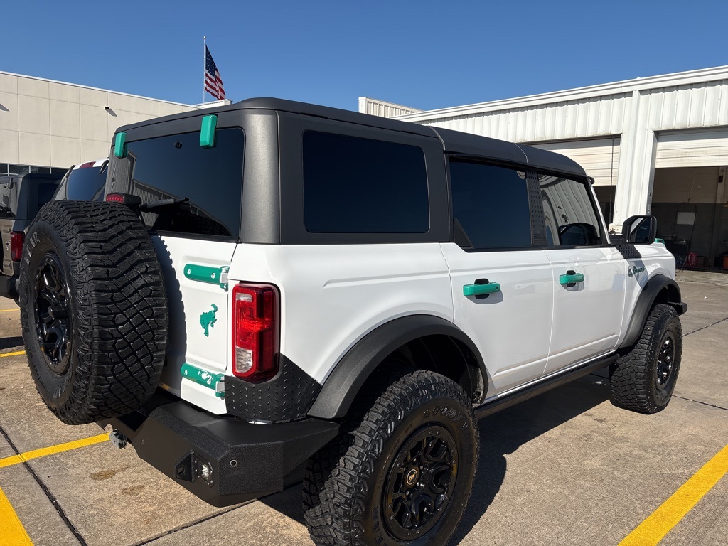 2022 Ford Bronco Black Diamond White at Traditions Chevrolet