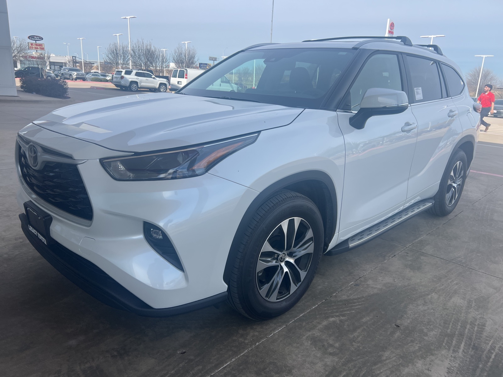 2025 Toyota Highlander XLE FWD