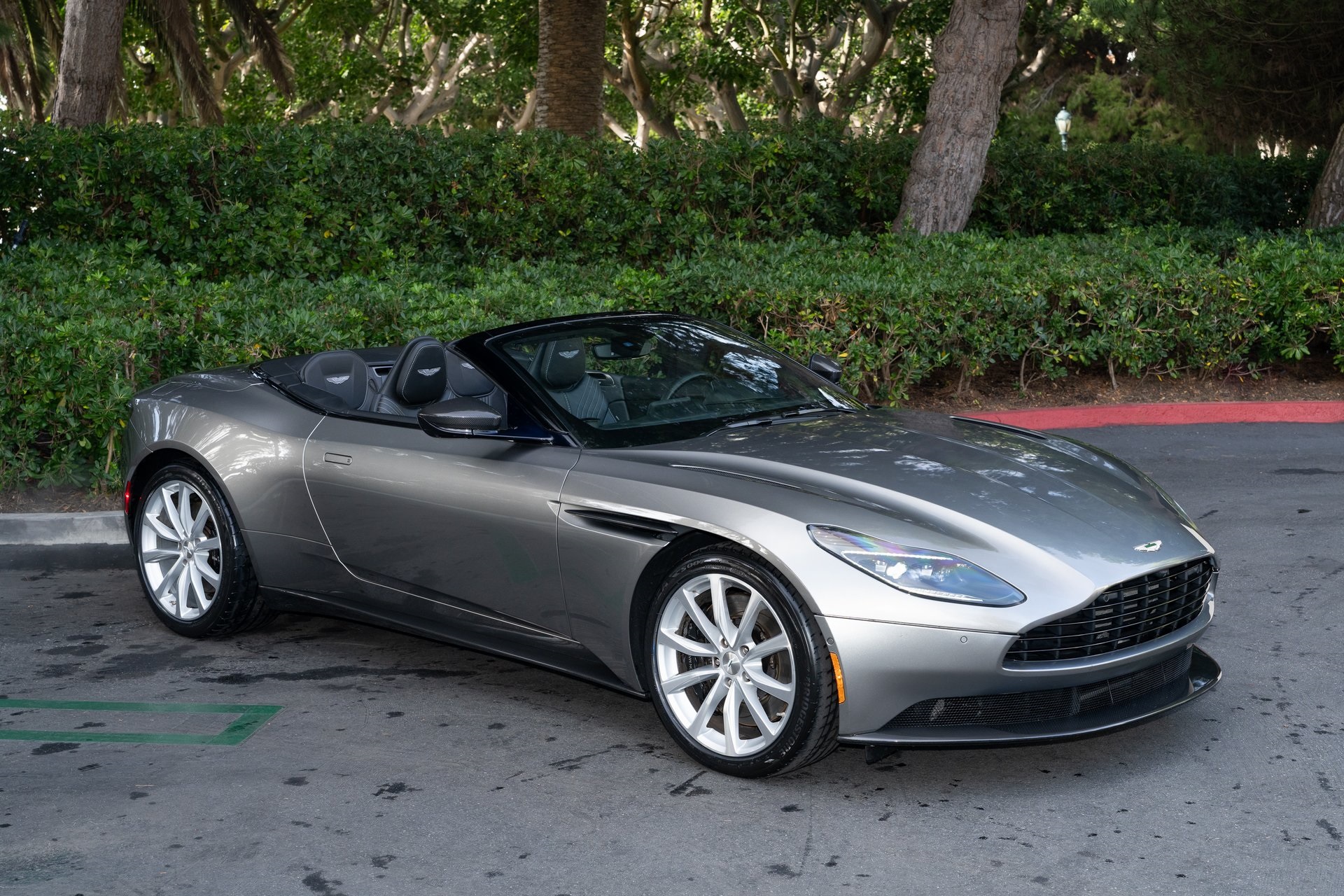 2019 Aston Martin DB11 Base's photo
