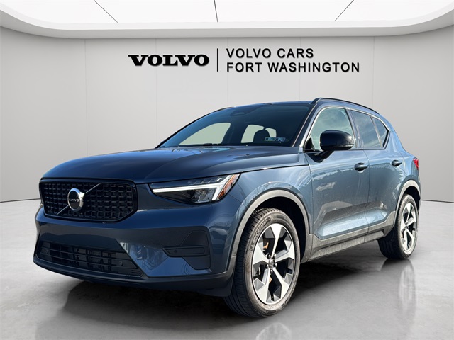 2026 Volvo XC40 Core's photo