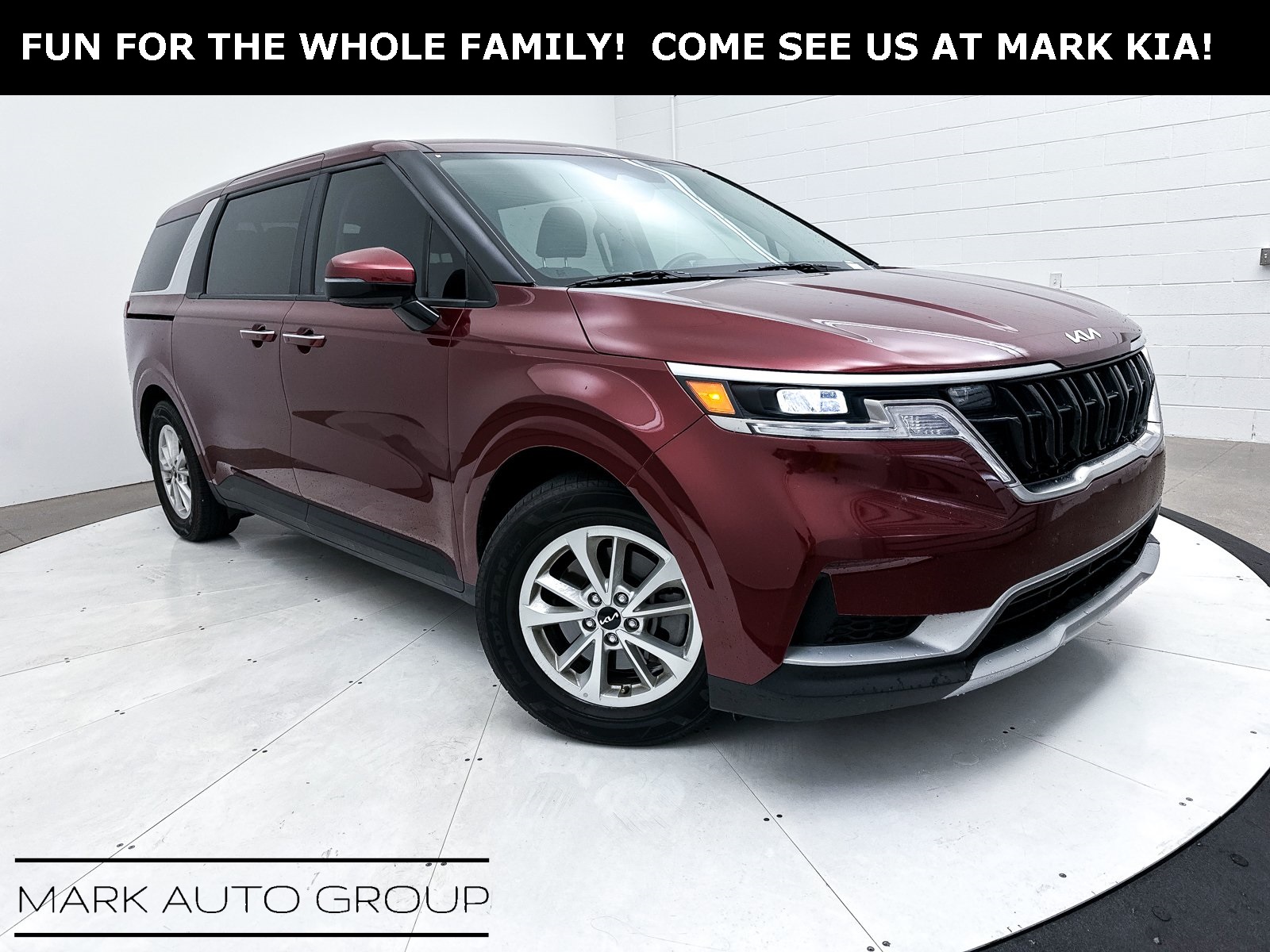 2024 Kia Carnival LX