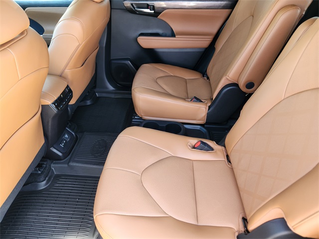 2025 Toyota Highlander Hybrid Platinum  at Community Toyota