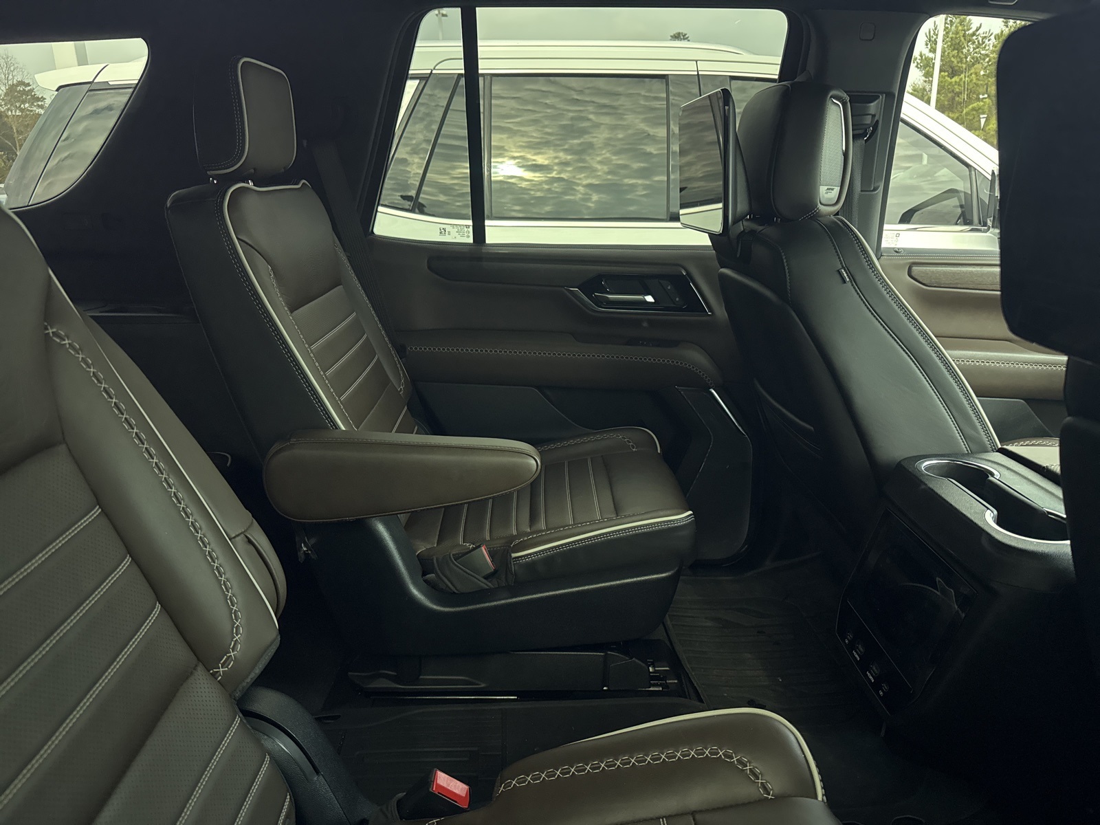 2025 GMC Yukon Denali Ultimate White at Big Star Buick GMC