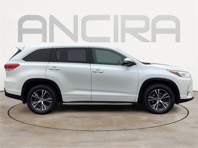 Used Car 2017 Toyota Highlander  Le For Sale Under $20,000 In San Antonio, Texas
