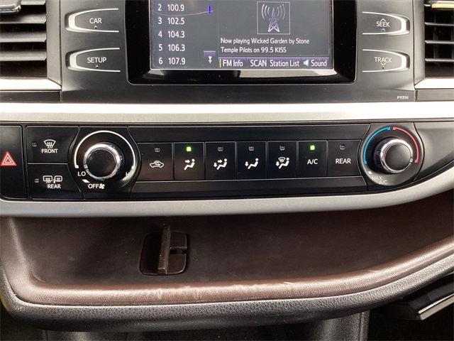 Used Car 2017 Toyota Highlander  Le For Sale Under $20,000 In San Antonio, Texas