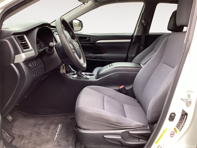 Used Car 2017 Toyota Highlander  Le For Sale Under $20,000 In San Antonio, Texas