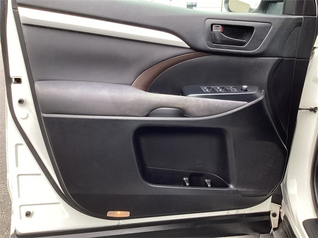 Used Car 2017 Toyota Highlander  Le For Sale Under $20,000 In San Antonio, Texas