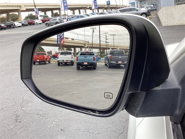 Used Car 2017 Toyota Highlander  Le For Sale Under $20,000 In San Antonio, Texas