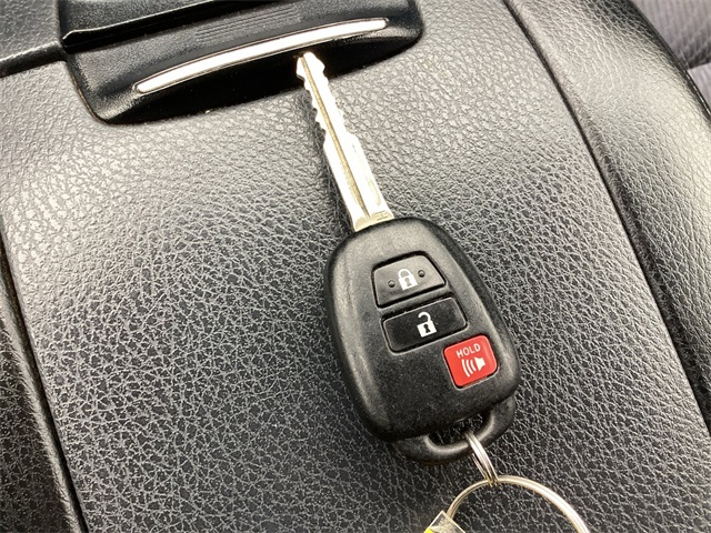 Used Car 2017 Toyota Highlander  Le For Sale Under $20,000 In San Antonio, Texas