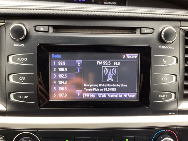 Used Car 2017 Toyota Highlander  Le For Sale Under $20,000 In San Antonio, Texas