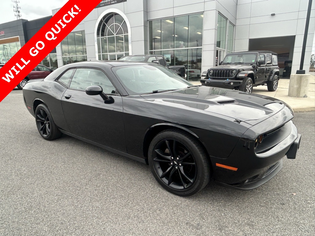2017 Dodge Challenger SXT RWD