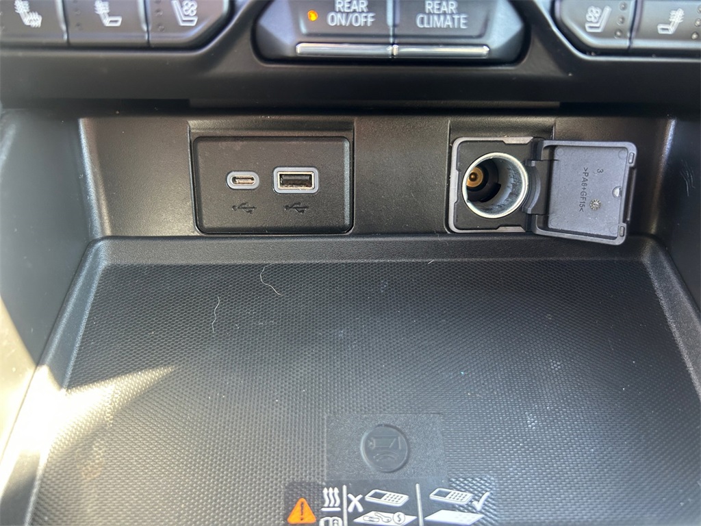 Used Car 2022 Chevrolet Suburban  Premier For Sale Under $40,000 In Floresville, Texas