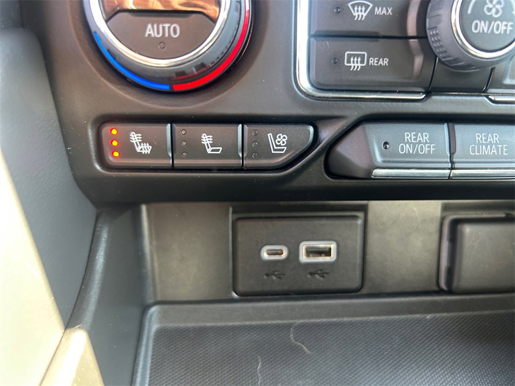 Used Car 2022 Chevrolet Suburban  Premier For Sale Under $40,000 In Floresville, Texas