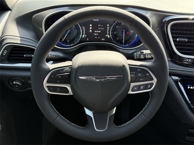 2026 Chrysler Pacifica Select White at River Oaks CDJR