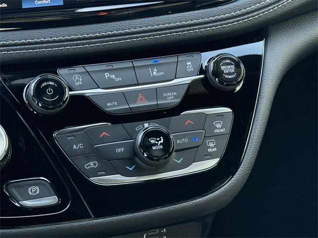 2026 Chrysler Pacifica Select White at River Oaks CDJR