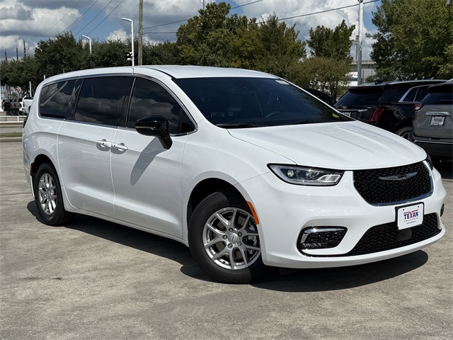2026 Chrysler Pacifica Select White at River Oaks CDJR
