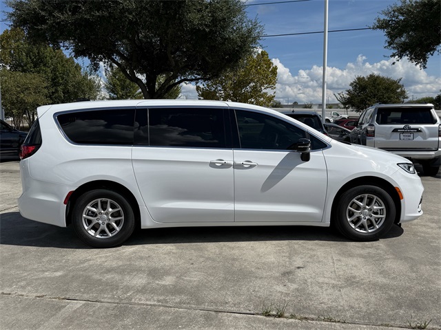2026 Chrysler Pacifica Select White at River Oaks CDJR