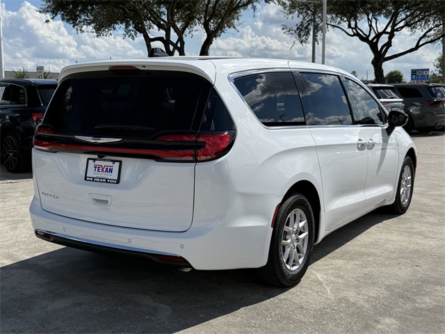 2026 Chrysler Pacifica Select White at River Oaks CDJR