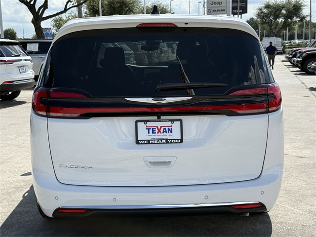 2026 Chrysler Pacifica Select White at River Oaks CDJR