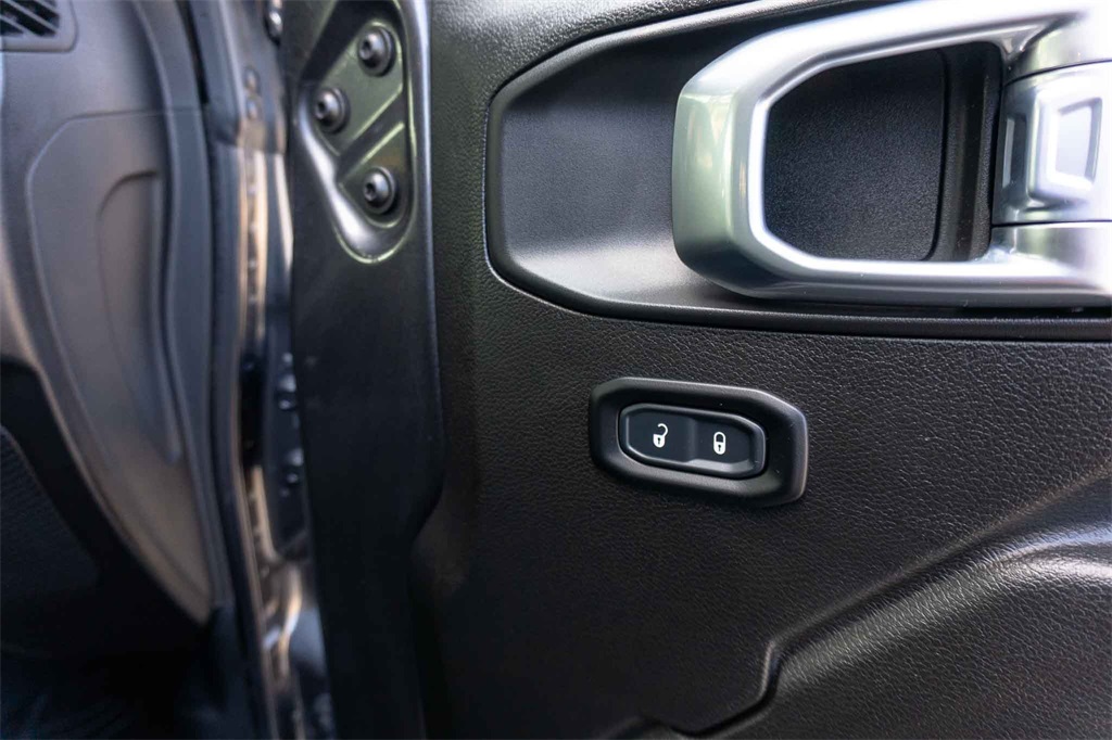 Used Car 2022 Jeep Gladiator  Mojave For Sale Under $40,000 In San Marcos, Texas