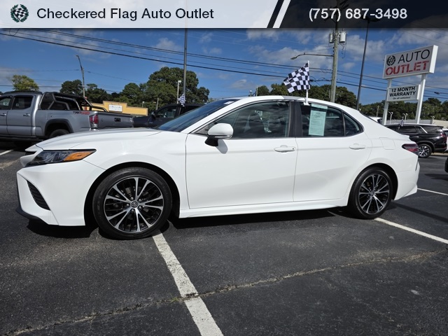 2019 Toyota Camry SE photo 2