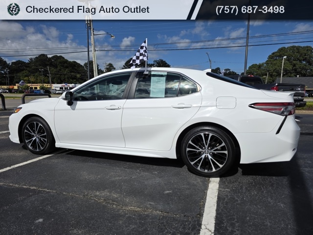 2019 Toyota Camry SE photo 4