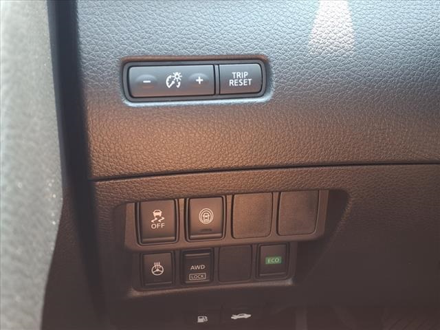 2017 Nissan Rogue Sport SL - 8