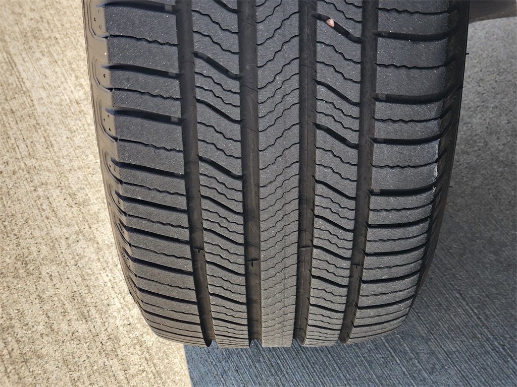 2017 Volvo XC90 T6 Momentum White at Classic Elite Chevrolet Hwy 6